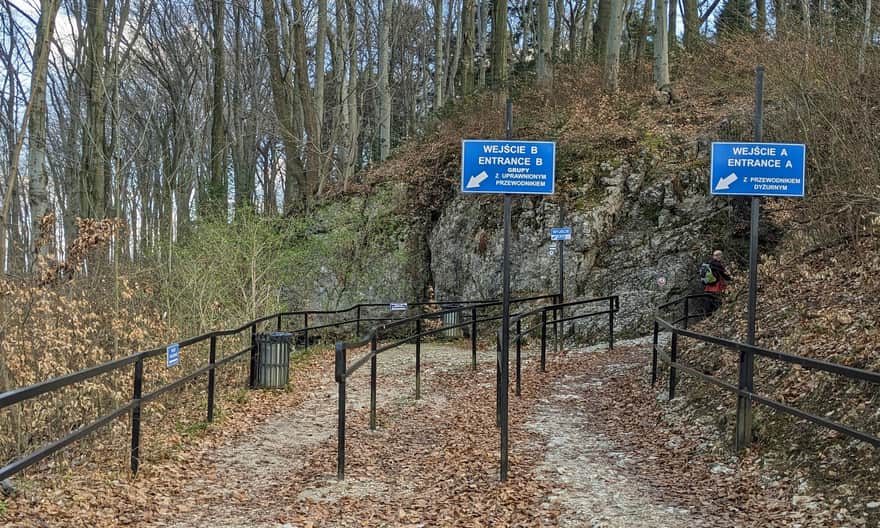 Wejście do Groty Łokietka (poza sezonem)