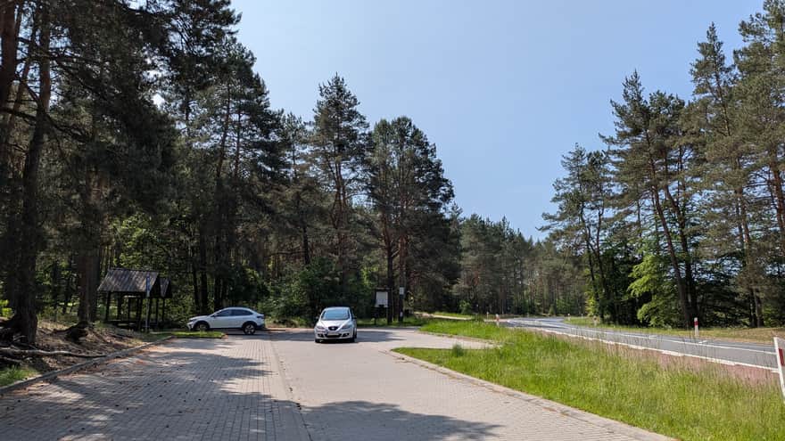 parking przy rezerwacie "Sokole Góry" od strony ulicy Kazimierza Kühna