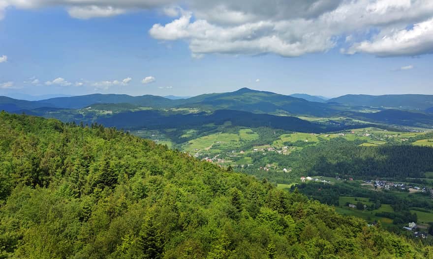 Modyń - view from the viewing tower to the east, photo by Michał Raś, Beskid guide