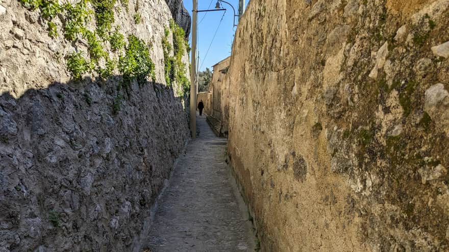 Walk Along Via Annunziatella in Amalfi