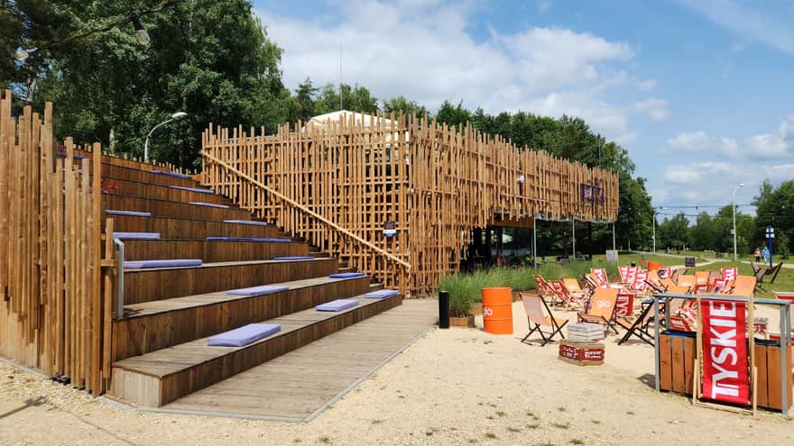 Dzika plaża nad jeziorem Paprocany