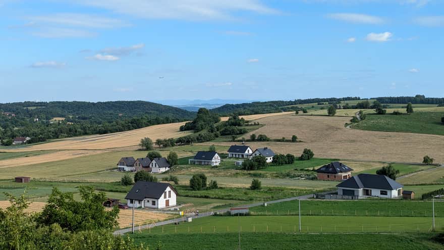 Widok ze Skały z Krzyżem, Nielepice