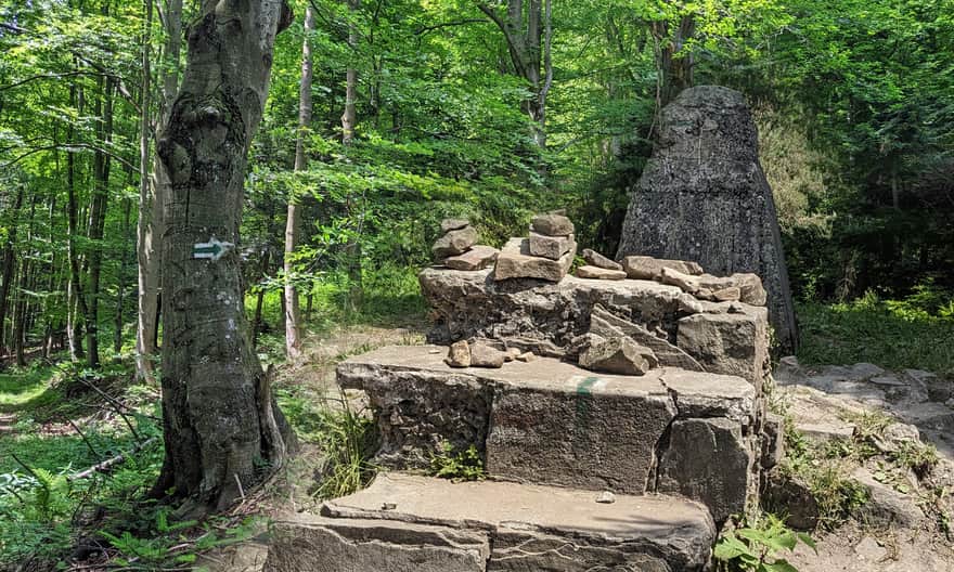 Zielony szlak na Lubomir z Lipnika i pozostałości przedwojennego obserwatorium astronomicznego