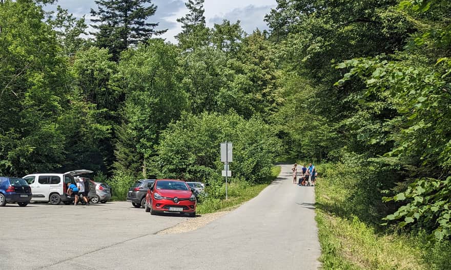 Niebieski szlak z Łabowej na Halę Łabowską - parking