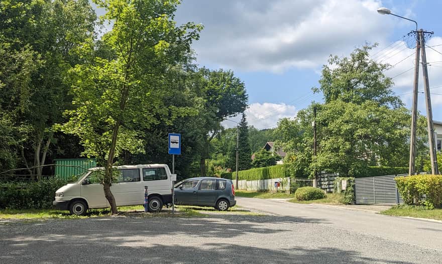 Niebieski szlak na Czantorię - zatoczka przy pętli autobusowej przy ul. Akacjowej