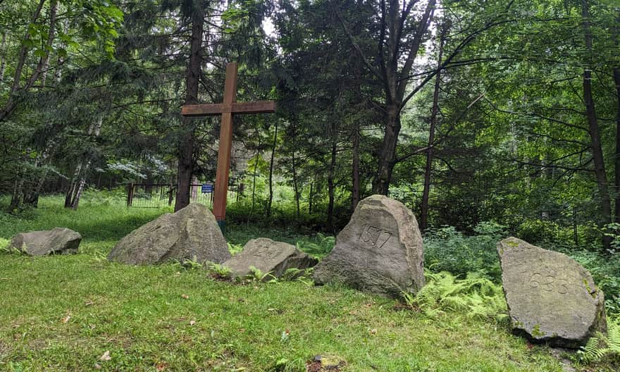 Żółty szlak na Małą Czantorię. Miejsce pamięci Ustroń Jelenica