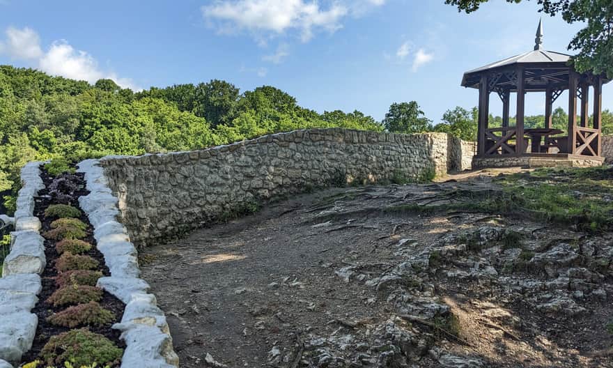Zamek Pieskowa Skała. Altana na skale Dorotki