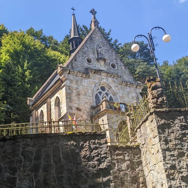 Pustelnia św. Jana z Dukli na górze Zaśpit w Trzcianie