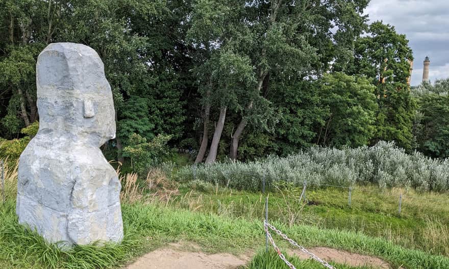 Fort Zachodni w Świnoujściu. "Gość" z Wysp Wielkanocnych i widok na latarnię morską