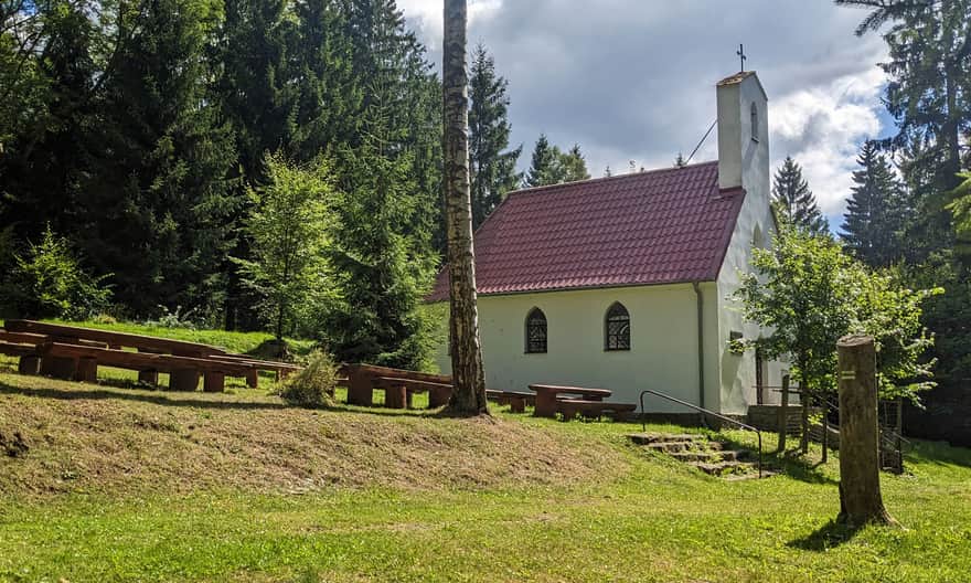 Kaplica Matki Bożej od Zagubionych - jedyna zachowana pamiątka po wiosce Karpenstein / Karpno