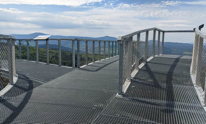 Trojak, 766 m n.p.m. Nowoczesna platforma widokowa.