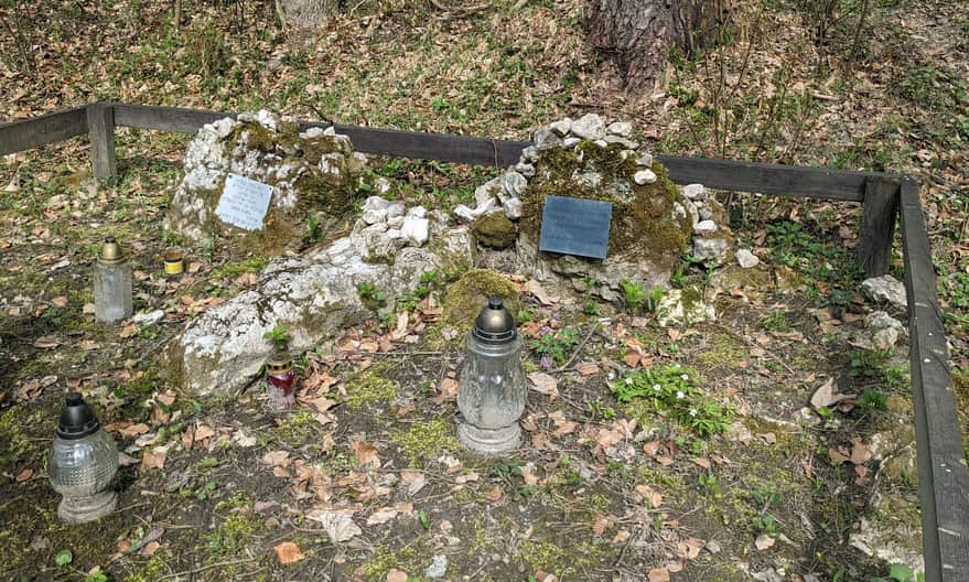 Dolina Sąspówki w Ojcowskim Parku Narodowym - mogiła żydowska
