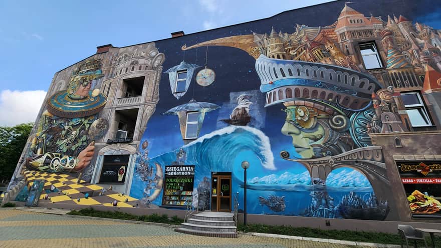 Mural "Strażnik Czasu" przy al. Wolności obok dworca PKP Częstochowa