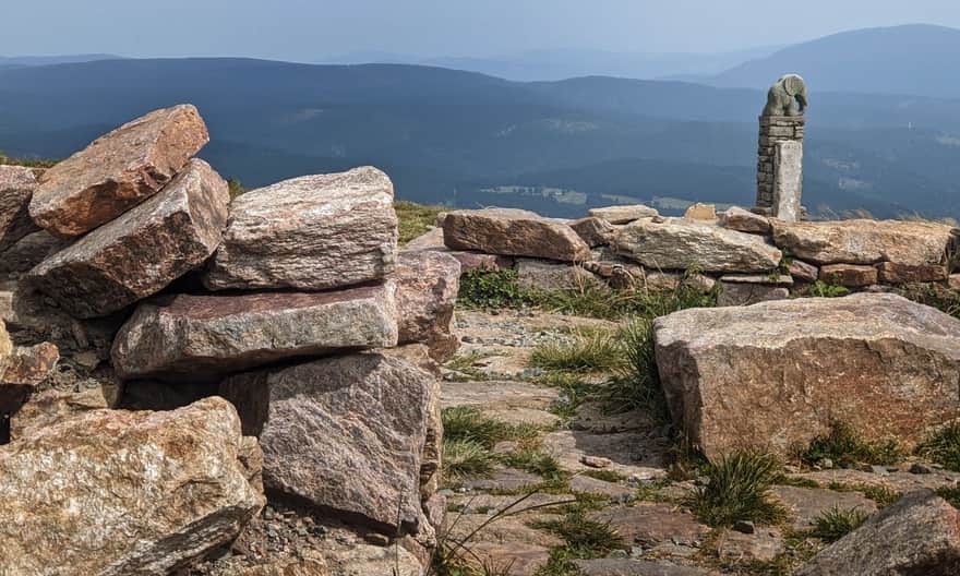 Śnieżnicki Słonik i ruiny schroniska księca Lichtensteina