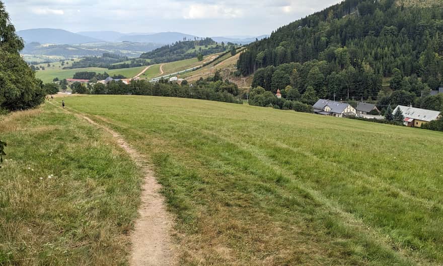 Niebieski szlak na Śnieżnik - widok na Stribrnice
