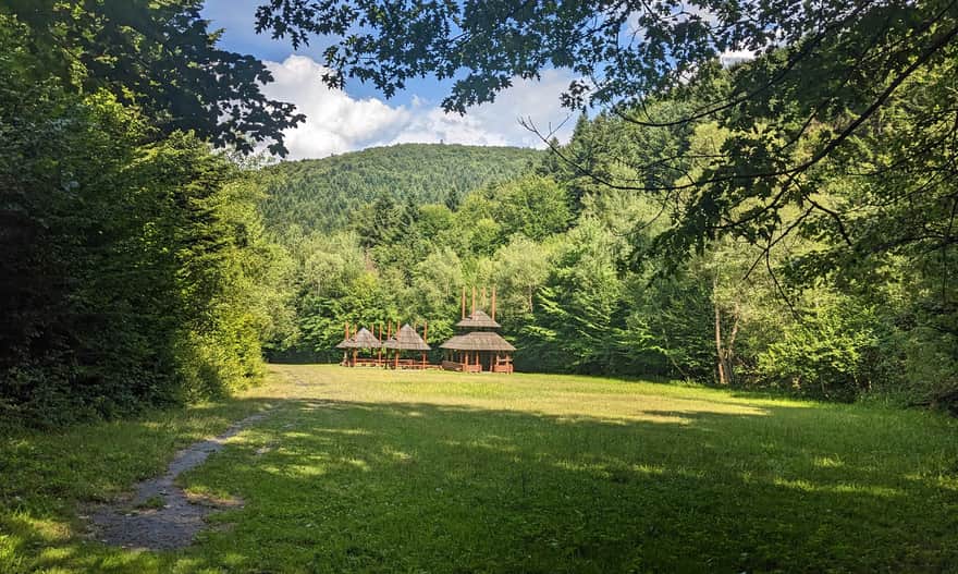 Ścieżka przyrodnicza Kiczera - miejsce opdoczynku na końcu ścieżki