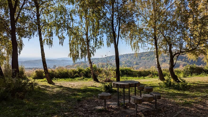 Panorama z punktu widokowego na wzgórzu Sikornik