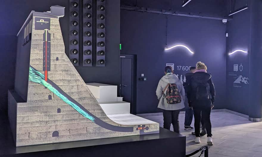 Dolna stacja kolejki gondolowej w Solinie - sala multimedialna