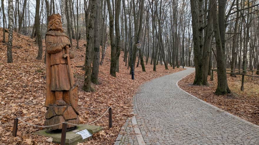 Spacerowe alejki pod zamkiem - szlak królów