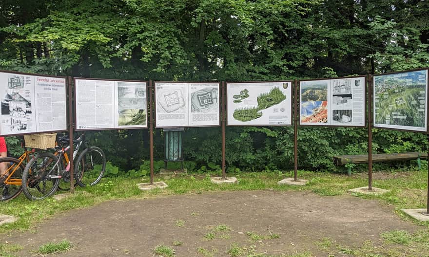 Zamek w Lanckoronie - nowe tablice informacyjne.