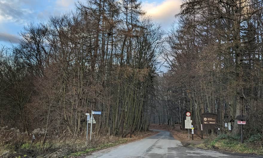 Biały Kościół Murownia - wejście do lasu na "drogę serpentynową"