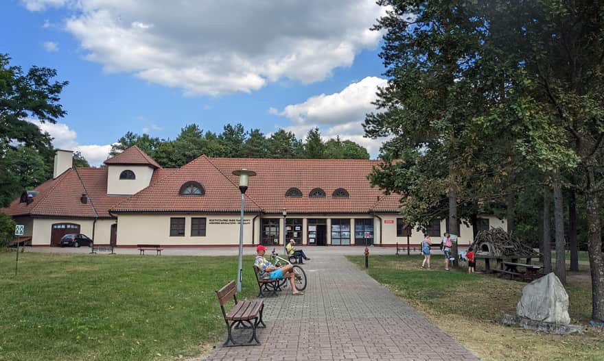 Ośrodek Edukacyjno-Muzealny RPN w Zwierzyńcu, w którym mieści się m.in. muzeum przyrodnicze