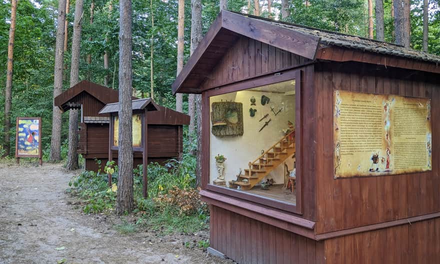 Domki Krasnoludków w Zwierzyńcu na terenie Ośrodka Edukacyjno - Muzealnego RPN w Zwierzyńcu