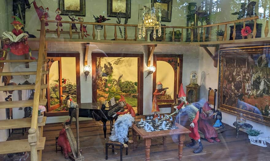 Domki krasnoludków w Zwierzyńcu - tzw. przytuliska roztoczańskich skrzatów.