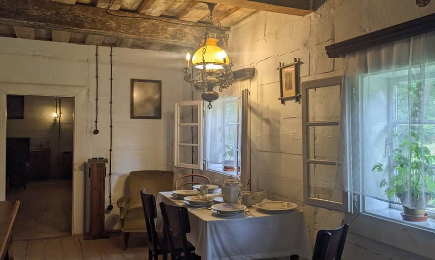 Izba Leśna Florianka - wnętrze leśniczówki Ordynacji Zamojskich