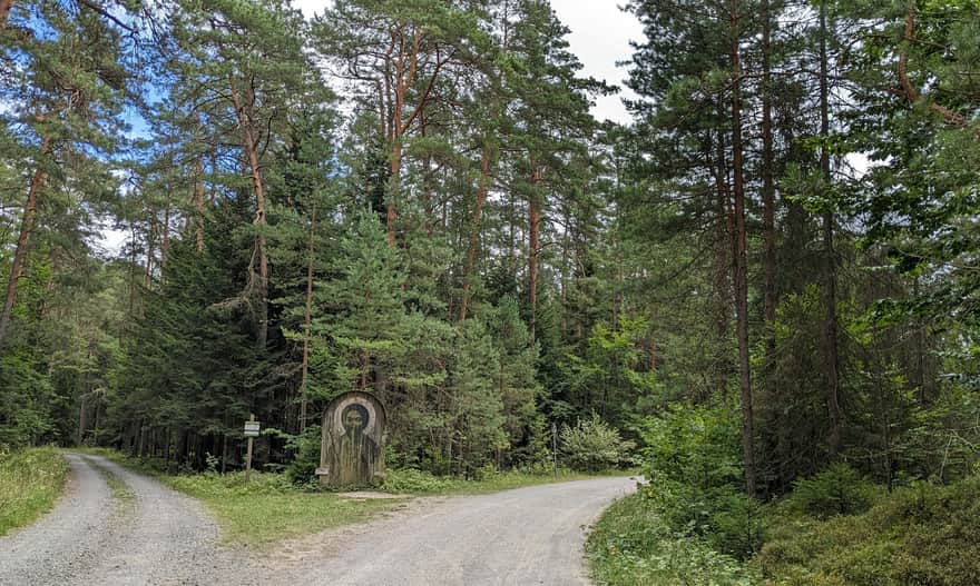 Św. Krzysztof na Rozstajach - atrakcja w drodze z Górecka do Florianki i Zwierzyńca