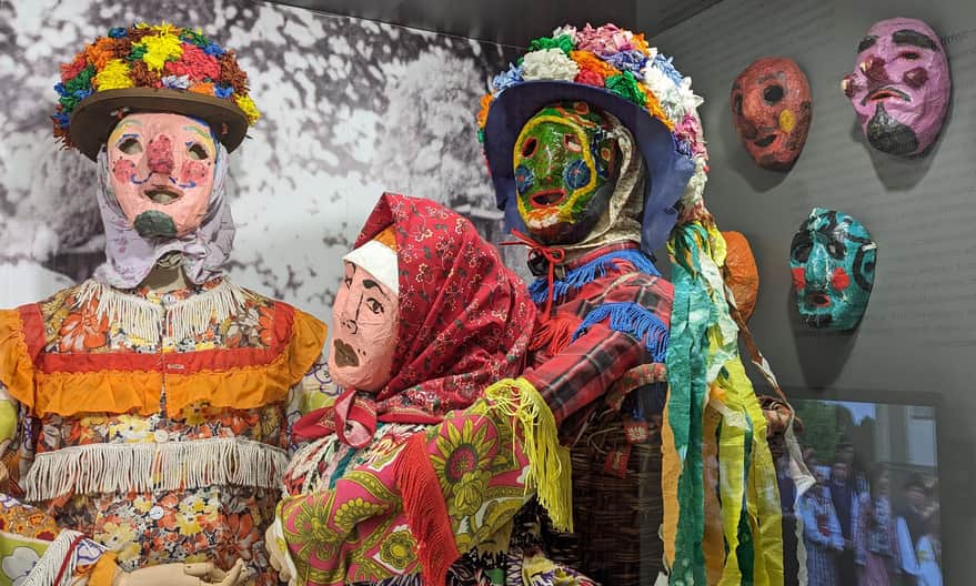 Muzeum Kultury Wilamowskiej. Stroje na "Wilamowskie Śmiergusty"