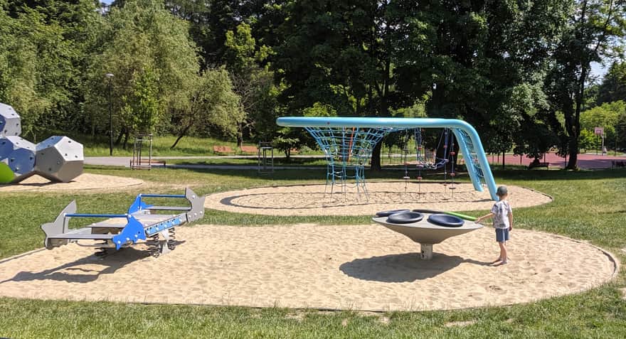 Plac zabaw w parku na os. Tysiąclecia