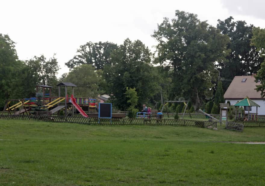 plac zabaw (przy drodze na Wejherowo)