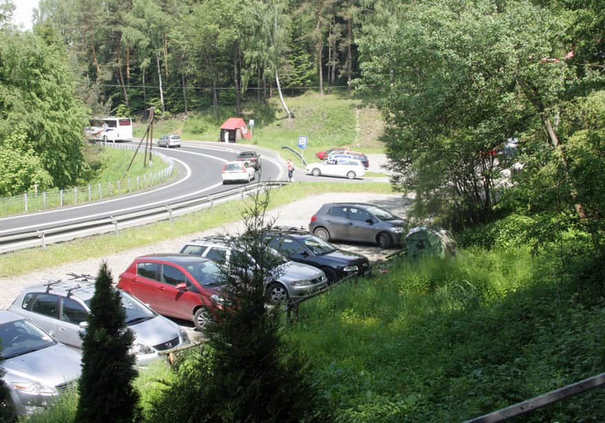 Parking na przełęczy przy "starej zakopiance"