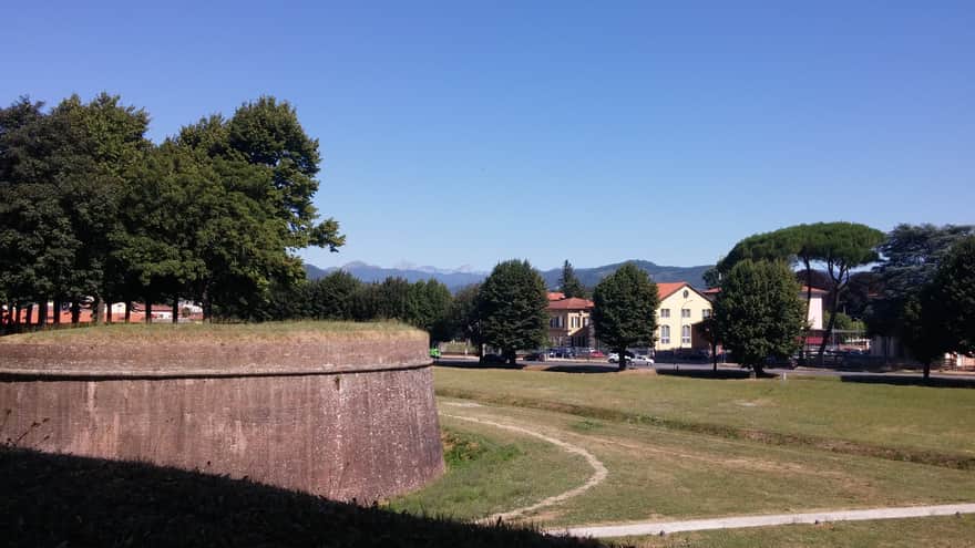 Lucca - the defensive walls
