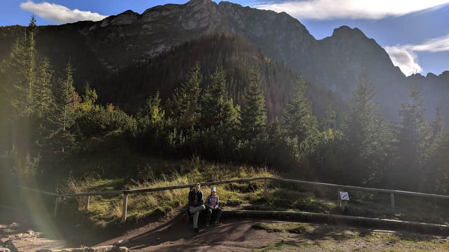 Widok na Giewont spod Sarniej Skały